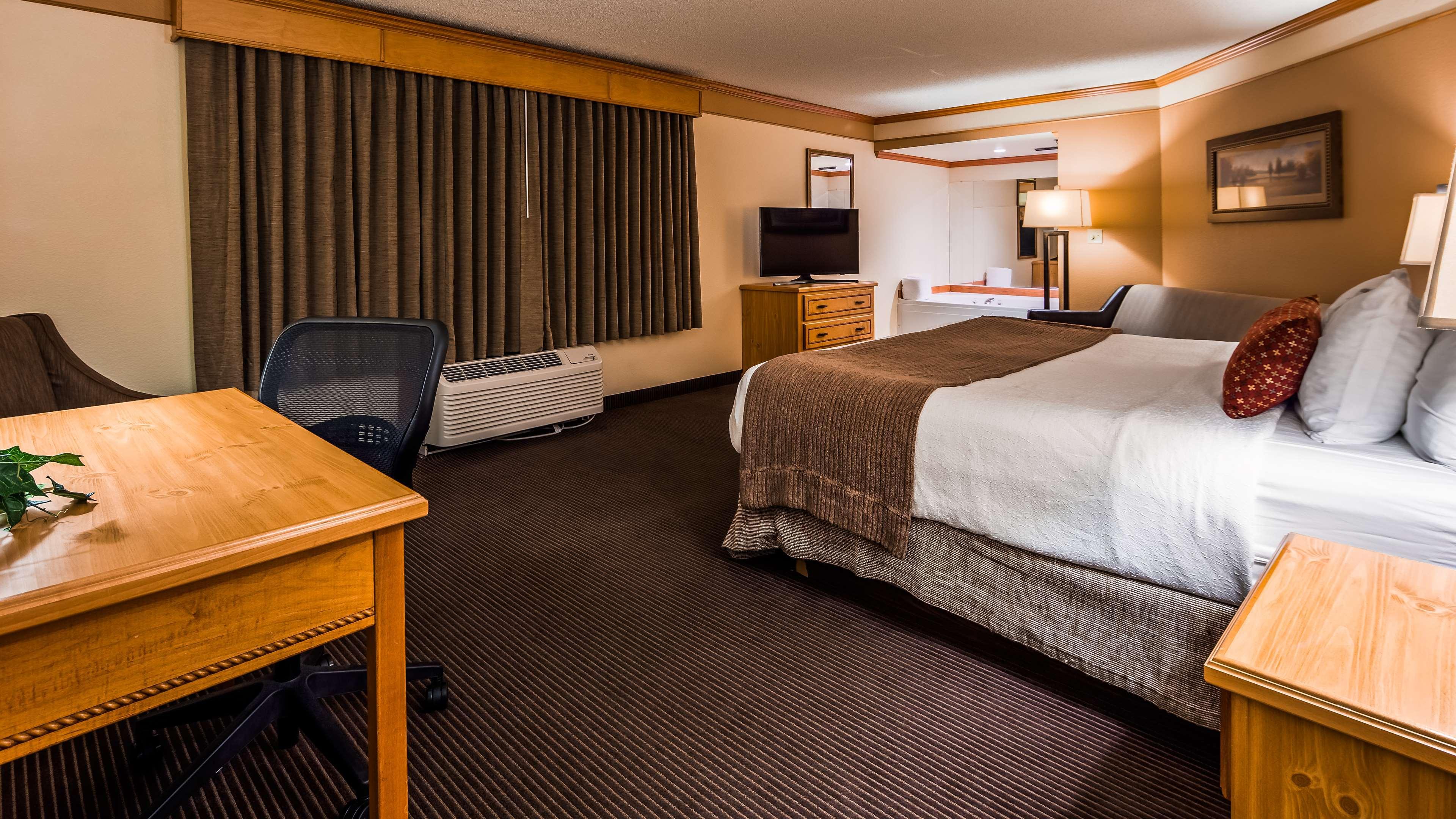 Best Western Plus Sidney Lodge Exterior photo
