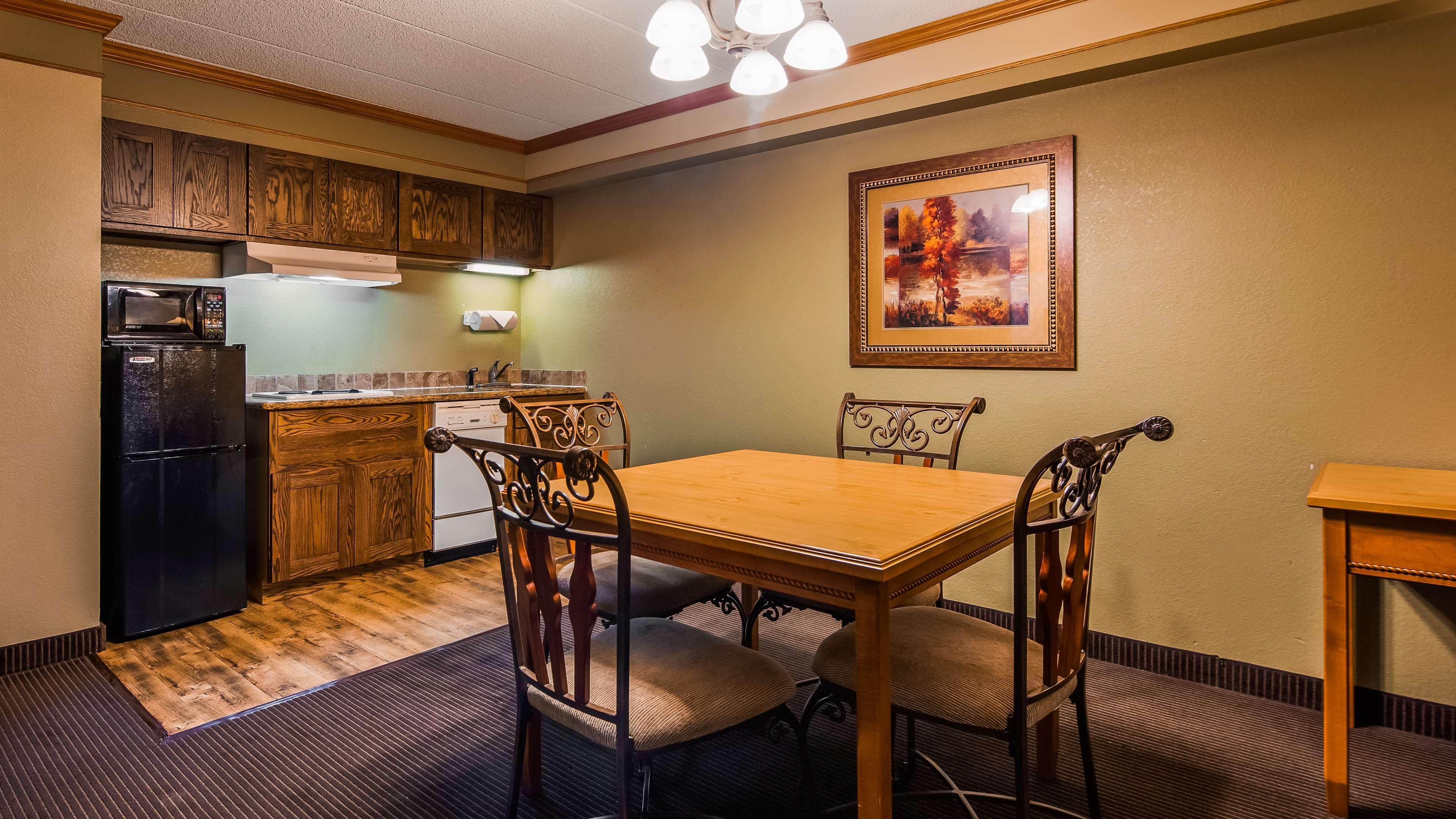 Best Western Plus Sidney Lodge Exterior photo