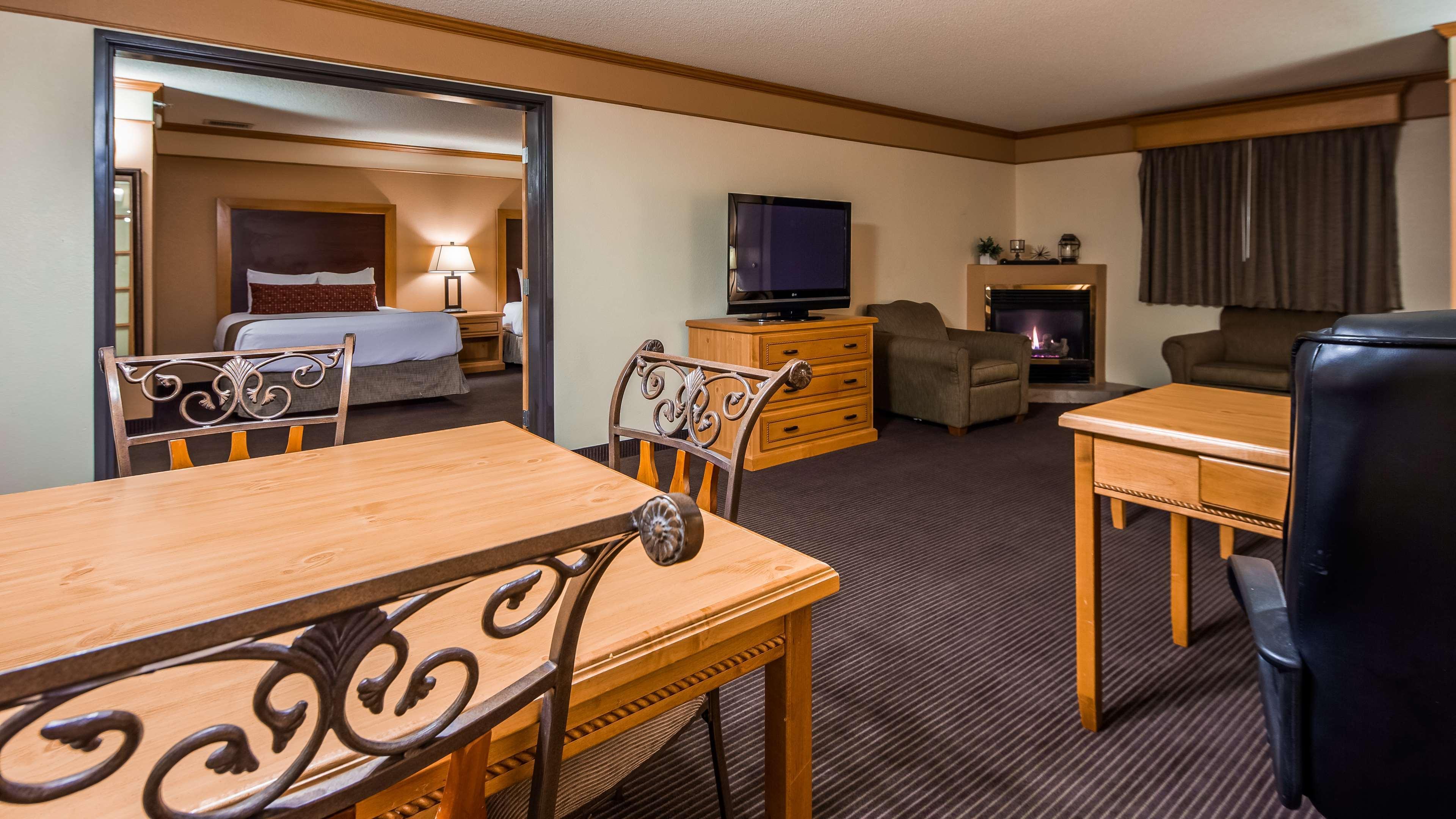 Best Western Plus Sidney Lodge Exterior photo