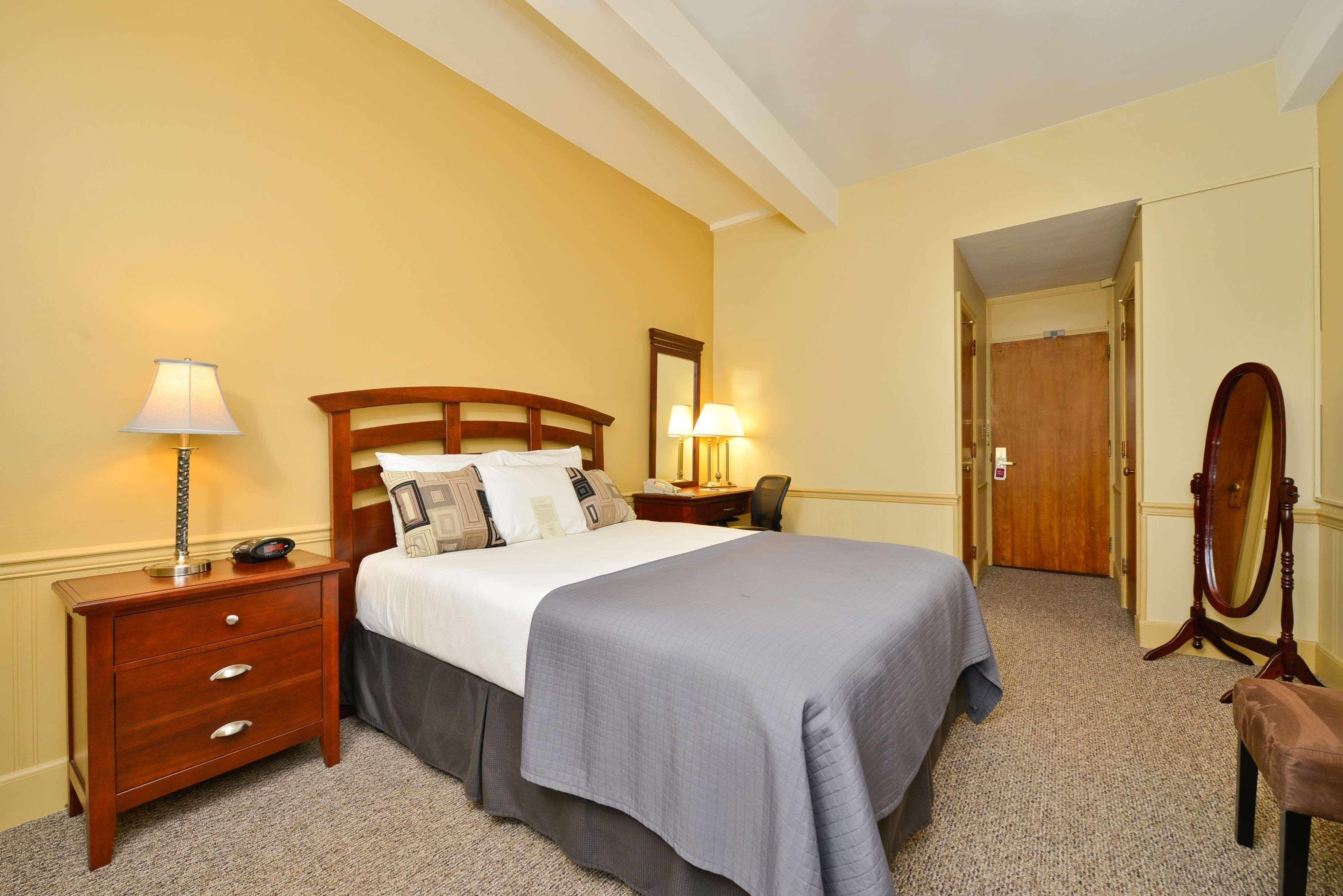 Best Western Plus Sidney Lodge Exterior photo