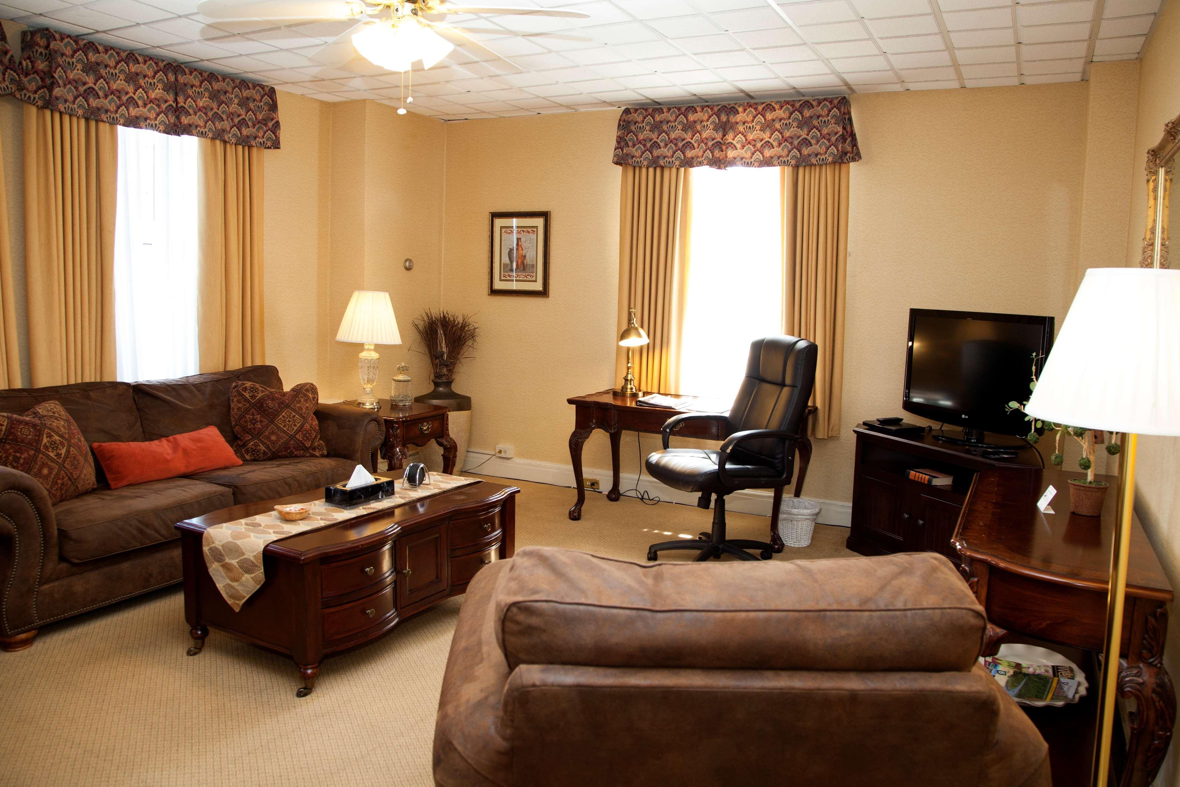 Best Western Plus Sidney Lodge Exterior photo