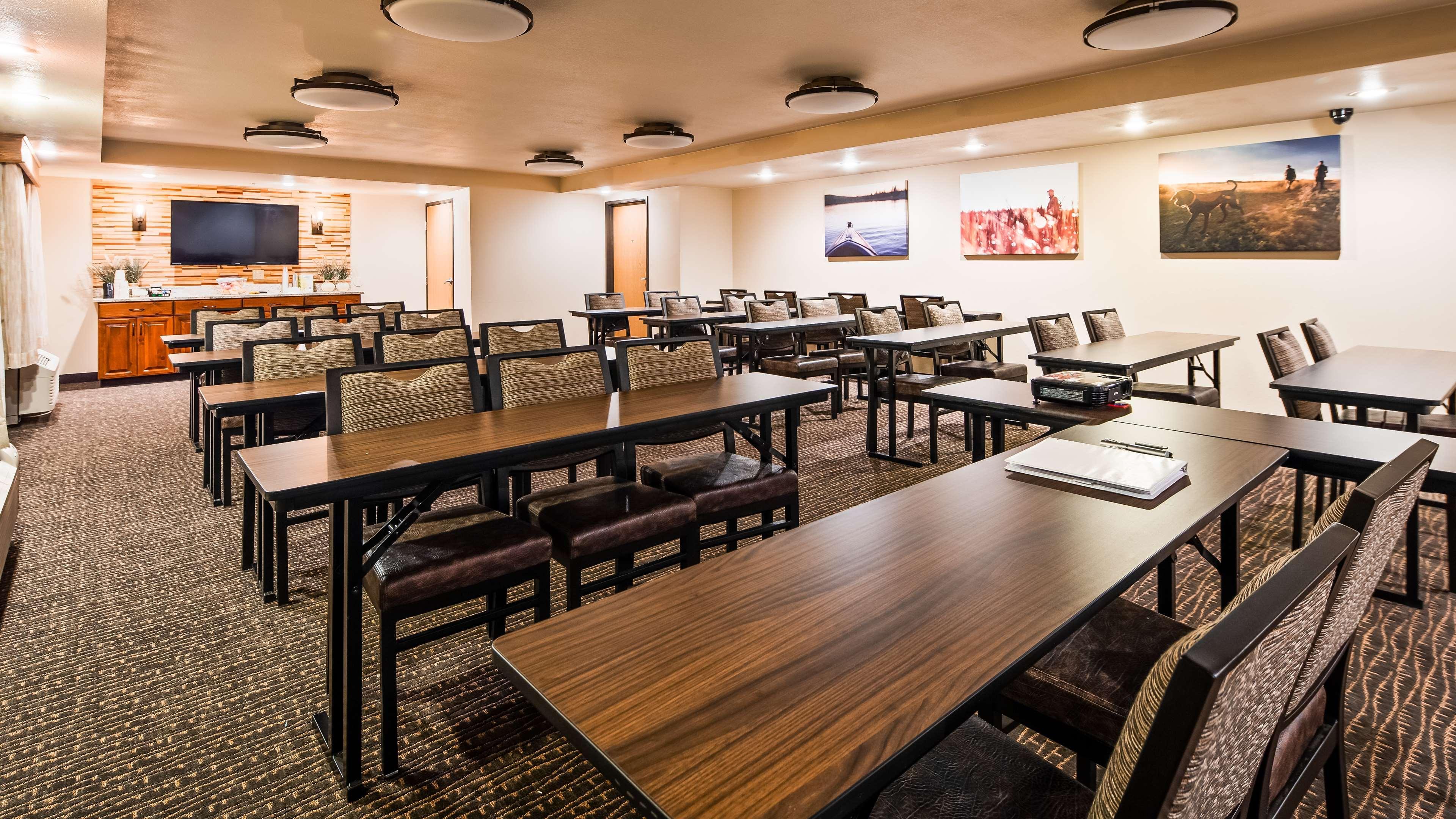 Best Western Plus Sidney Lodge Exterior photo