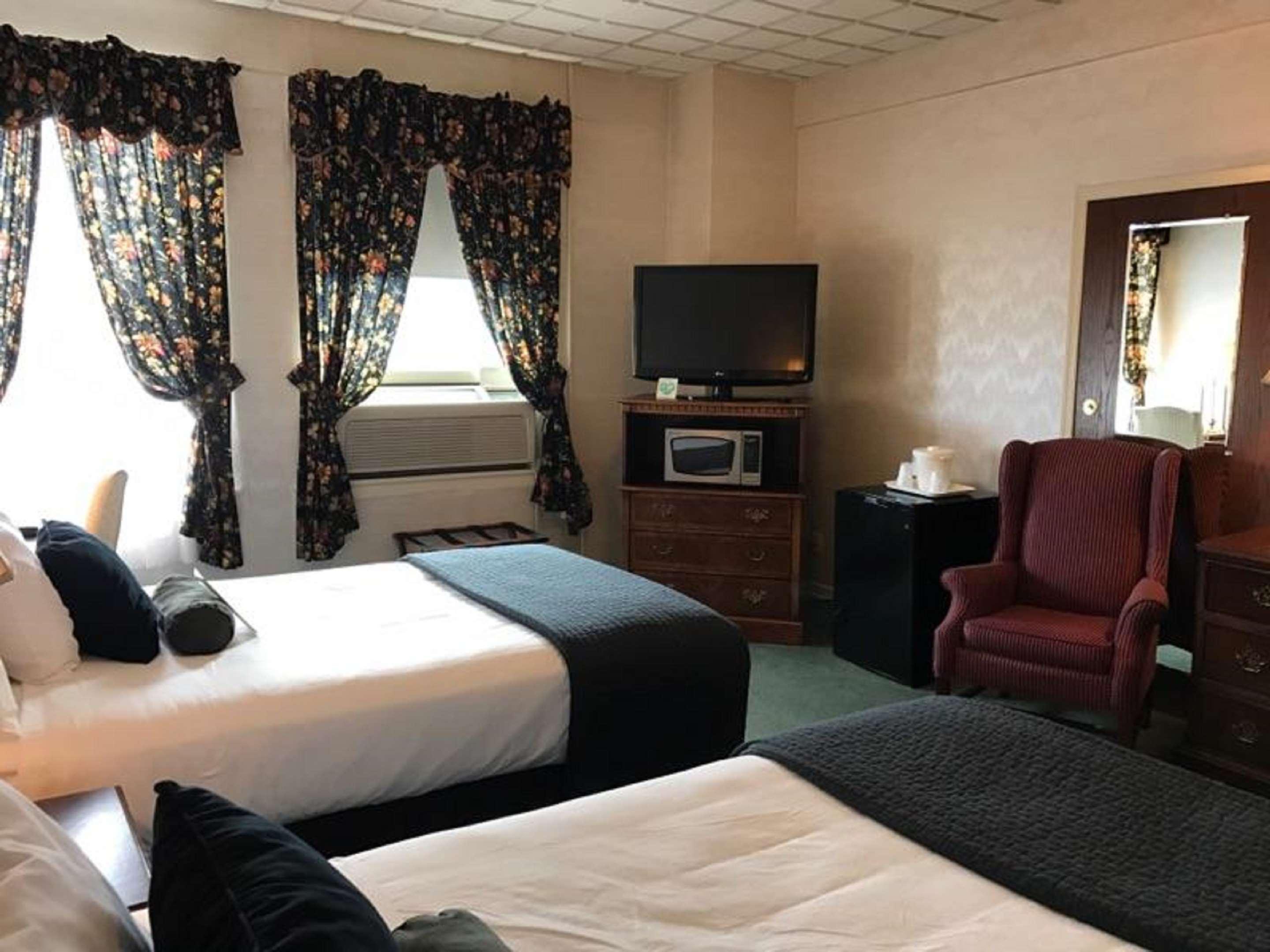 Best Western Plus Sidney Lodge Exterior photo